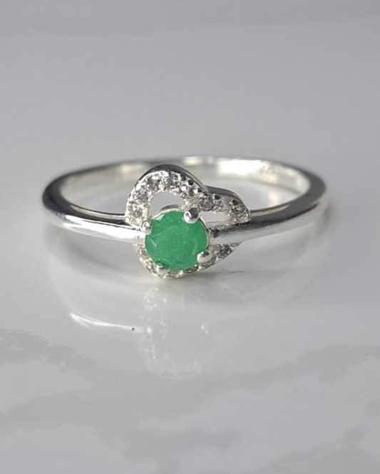 Anillo corazón de plata 925 con esmeralda y zircones