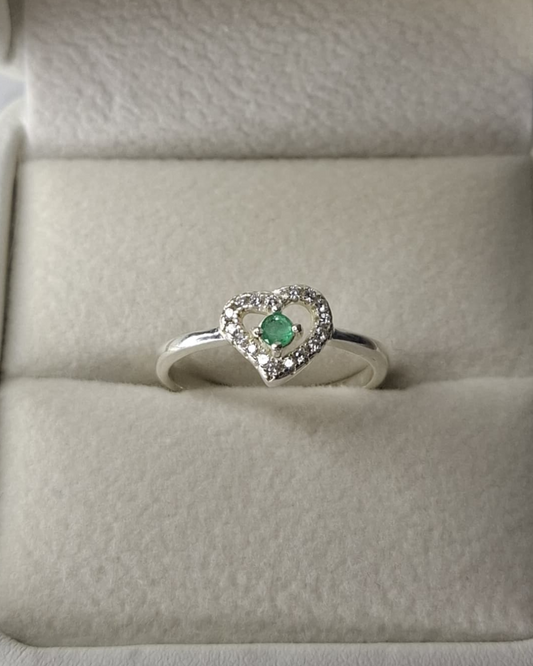 Anillo plata 925 corazón con esmeralda natural