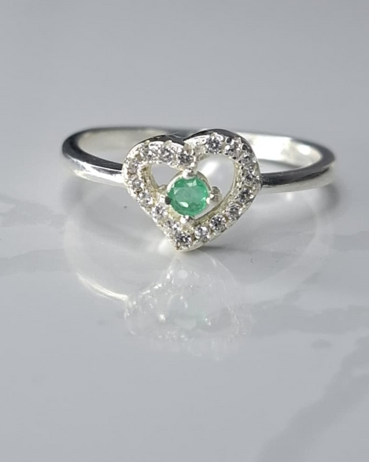 Anillo plata 925 corazón con esmeralda natural