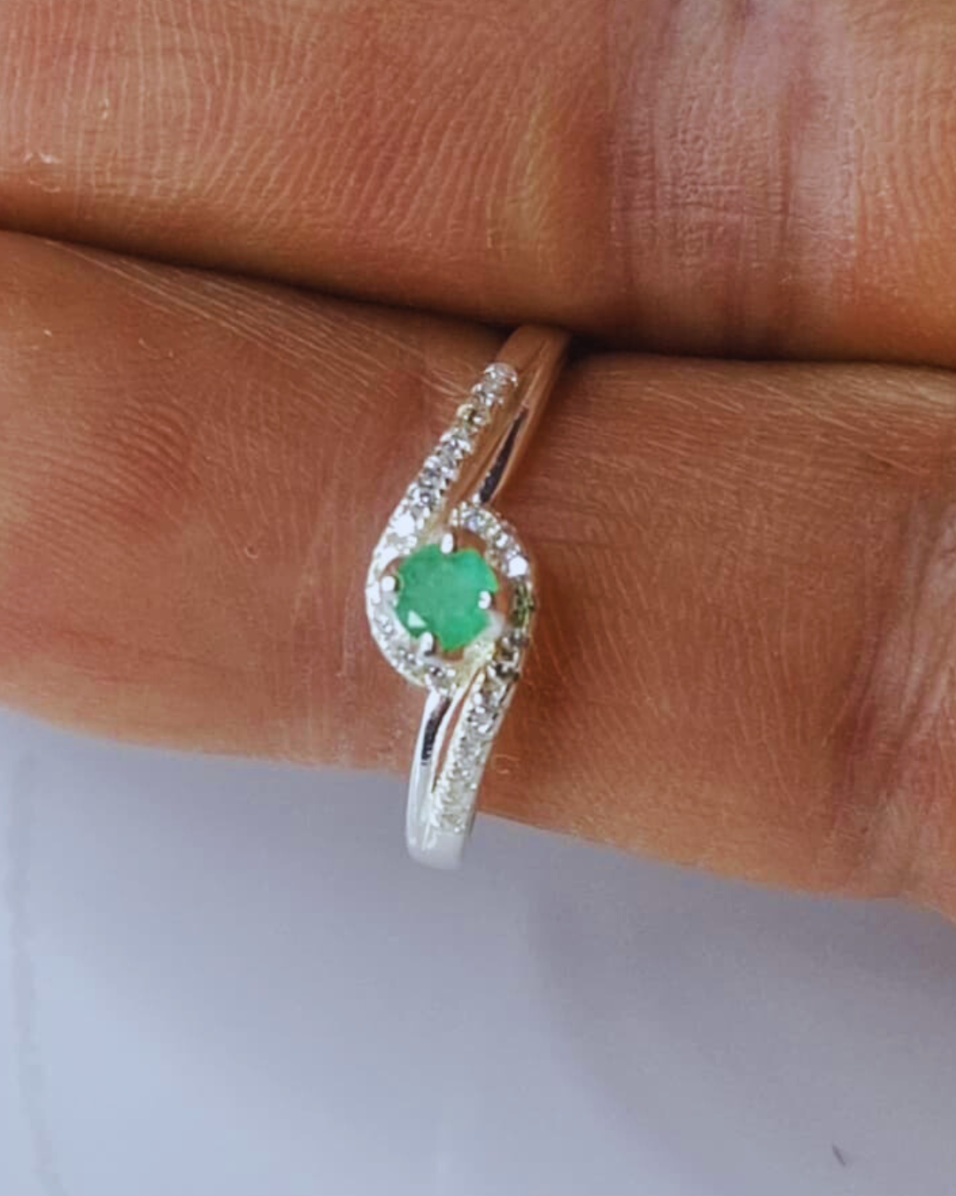 Anillo solitario plata 925 con esmeralda natural