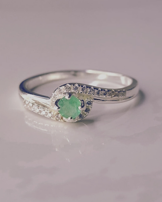 Anillo solitario plata 925 con esmeralda natural