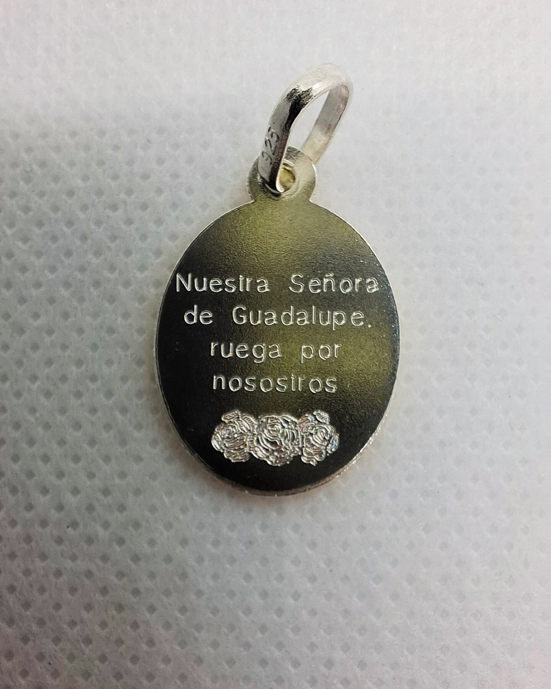 Dije ovalado en plata oro virgen de Guadalupe
