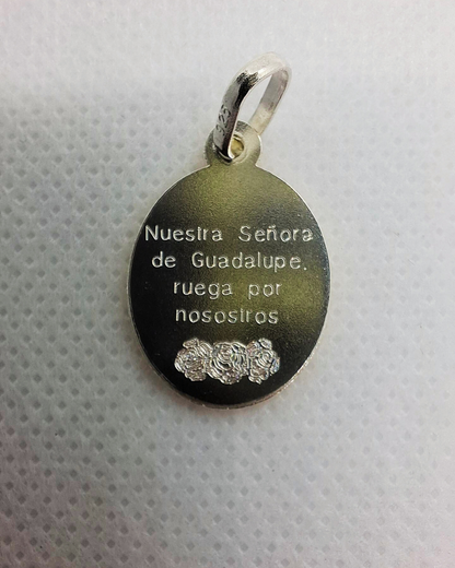 Dije ovalado en plata oro virgen de Guadalupe