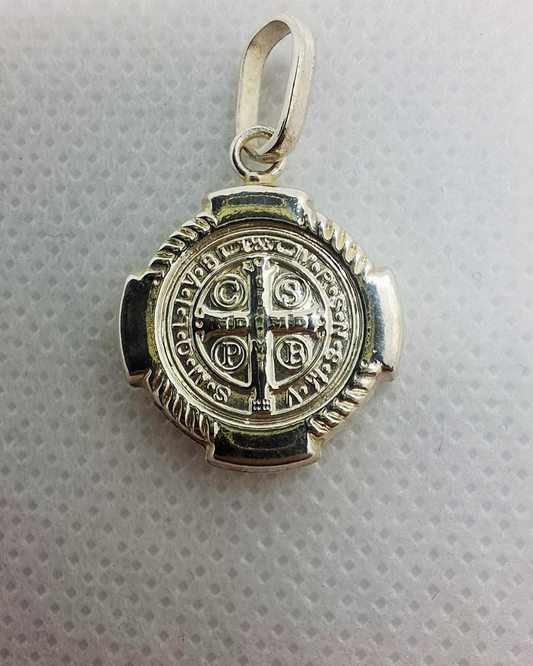 Dije San Benito oro plata