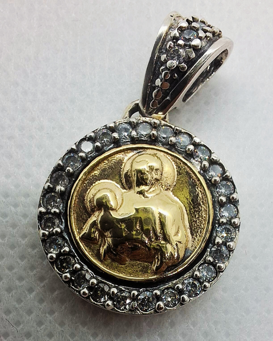 Dije San Benito en oro plata y circones suizos